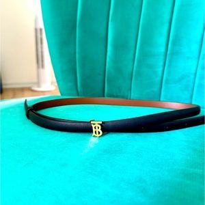 Burberry Leather Reversible TB Belt: Black/Tan/Gold, THIN